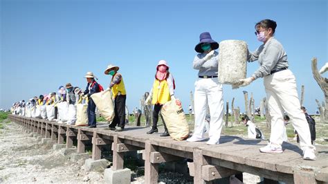 彰化舉辦「大手牽小手｣ 福寶濕地千手淨灘