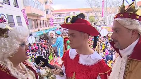 Zé Lopes atingido por cocote no Carnaval em Torres Vedras On fm