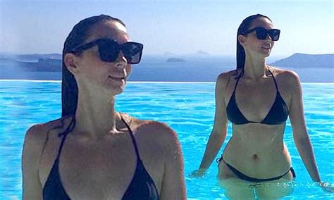 Ricki Lee Coulter Shows Off Her Stunning Curves In A Tiny String Bikini