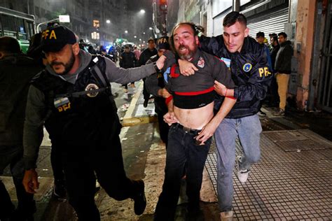 Criminalización De La Protesta Los Detenidos Frente Al Congreso Fueron Trasladados A Penales