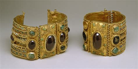 File:Greek - Bracelets from the Olbia Treasure - Walters 57375, 57376 - Group.jpg - Wikimedia ...