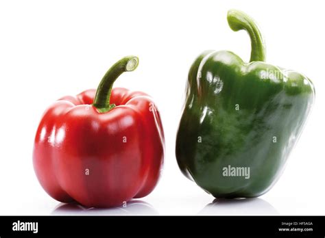 Red and green bell peppers (Capsicum Stock Photo - Alamy