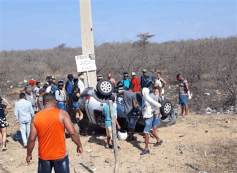 Carro Fica Destru Do Ao Capotar E Colidir Poste Em Juazeiro Ba