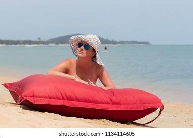 Woman Naked White Hat Sunglasses Lies Stock Photo 1134114605 Shutterstock