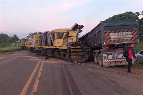 Colisão entre trem e caminhão deixa um morto e BR 343 interditada entre