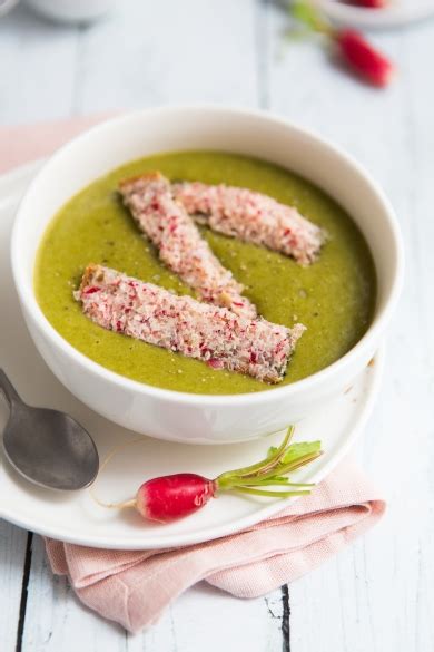 Soupe De Fanes De Radis Et Pommes De Terre