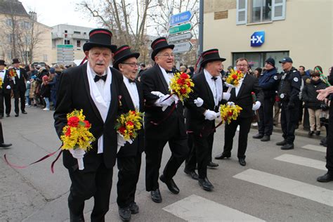 Beaujolais Conscrits Des Classes En De Villefranche Sur Sa Ne