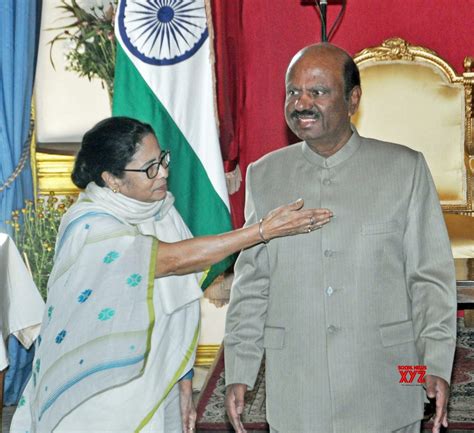 Kolkata West Bengal Cm Mamata Banerjee With Newly Appointed West Bengal Governor Dr Cv Ananda