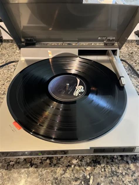 Realistic Lab Linear Tracking Turntable Record Player Eur