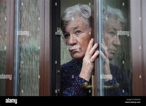 Looking Around Door Nervous Hi Res Stock Photography And Images Alamy