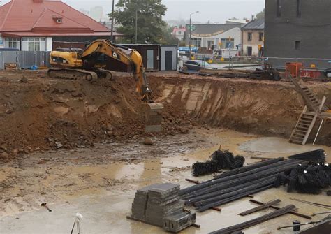 Trwa budowa apartamentowców na działce po dawnym kinie Odeon w Radomiu