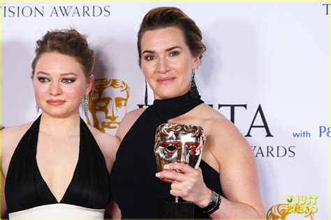 Photo Kate Winslet Mia Threapleton Ruth Wins Bafta Tv Awards Rare Pics