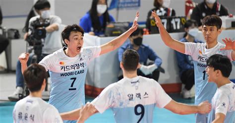 우리카드 3대0으로 삼성화재 누르고 연속 셧아웃 승