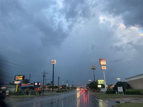 Hurricane Hanna Batters Covid Hit Texas Coast The Peninsula Qatar