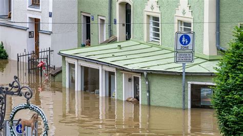 Hochwasser In Bayern Donau Pegel Erzwingt Evakuierung Schwachstelle