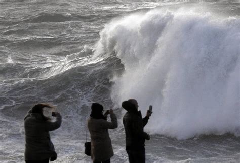 En imágenes el primer temporal de este invierno azota Galicia