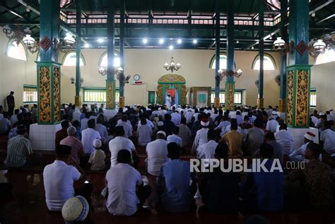 Mengapa Muslim Disunnahkan Mandi Sebelum Jumatan Ingat Pesan Nabi SAW