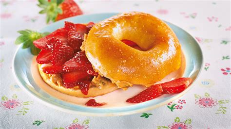 Erdbeer Bagel Mit Erdnussbutter Rezept Tegut