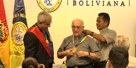 La Universidad Cat Lica Boliviana Distingue A Mons Braulio Saez Con