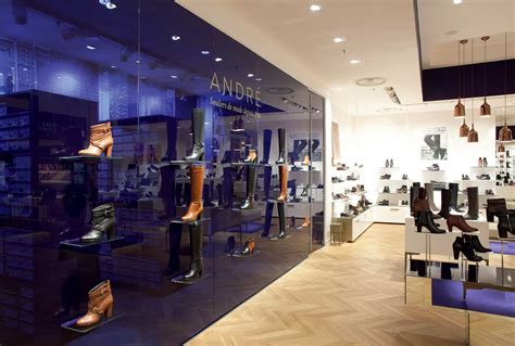 André: The Shoe-Biz Goes Down a Size - HEC Stories