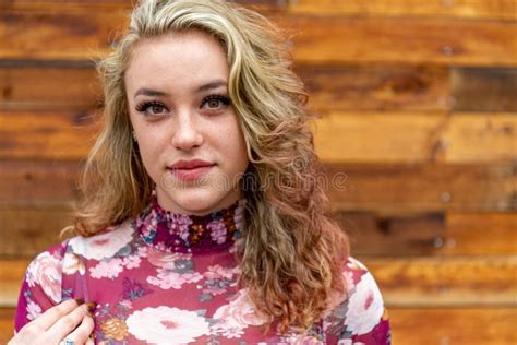 H Bsche Blonde M Dchenfrau Stockfoto Bild Von Amerikanisch