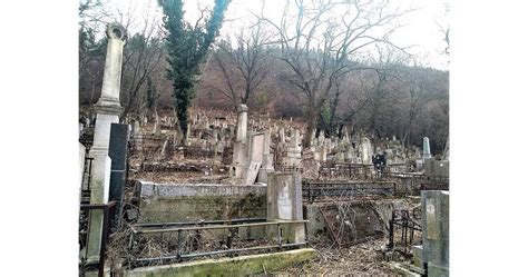 Правят електронен кадастър на гробище отпреди Освобождението в Дупница