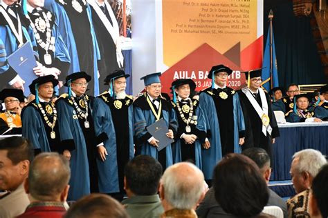 Penganugerahan Doktor Kehormatan Honoris Causa Kepada Bapak M Jusuf