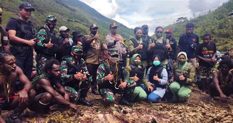 Danrem 173 PVB Hadiri Acara Bakar Batu Di Puncak Jaya Dharapos Papua