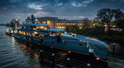 Oligarchi Russi Sequestrato A Londra Il Mega Yacht Di Un Magnate Russo