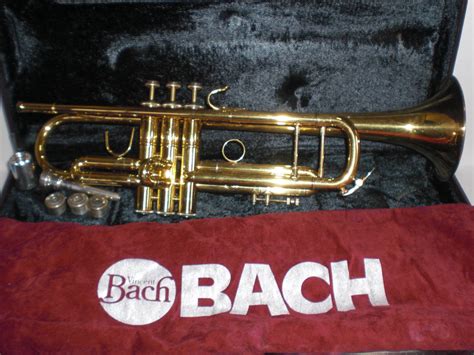 美品 トランペット ELKHART IND USA Vincent BACH Stradivarius Model 37 G ゴールド ML