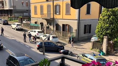 Como Scontro Tra Auto E Scooter Ferito Ragazzo Di 22 Anni