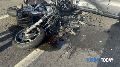 Incidente In Via Reiss Romoli A Torino Scontro Tra Auto E Moto 12