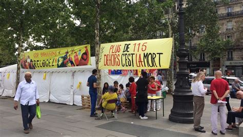 Une Centaine De Sans Logis Campent Sur La Place De La République à