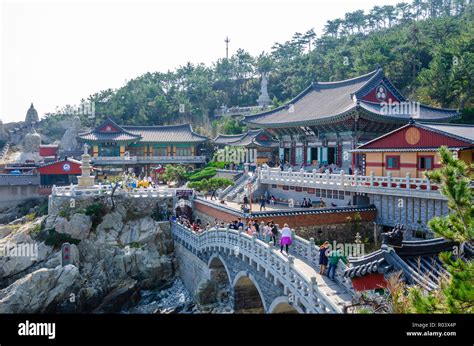 Templo Haedongyonggungsa Fotos e Imágenes de stock - Alamy