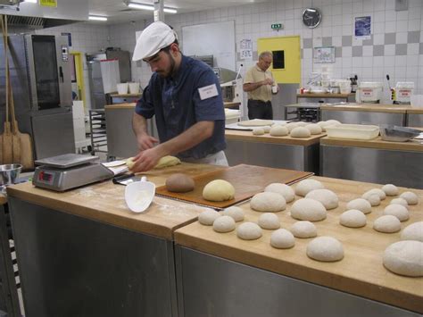 Au Mans trois jeunes apprentis boulangers se sont disputé le titre