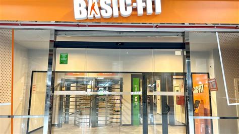 La Cadena De Gimnasios Basic Fit Abre En Benalm Dena Y Rinc N De La