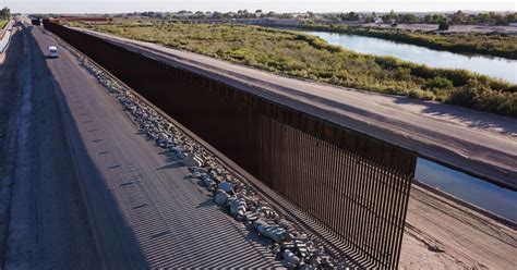 Border Patrol Chiefs Say Walls Would Improve Border Security NTD