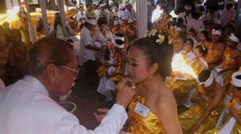 Mengenal Tradisi Metatah Ritual Potong Gigi Di Bali