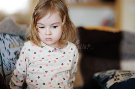 Portrait Triste De Petite Fille Image Stock Image Du Expression