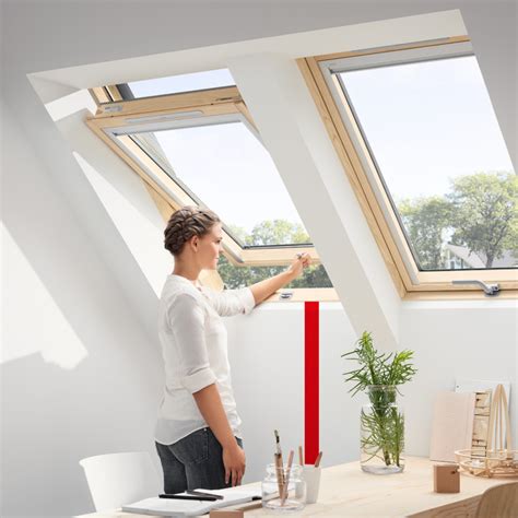 Fereastra De Mansarda Standard Velux Gzl B Operare De Jos