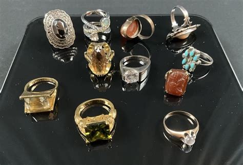 lot of vintage costume rings | Live and Online Auctions on HiBid.com