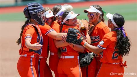 Yellow Jackets Softball Bursting Through