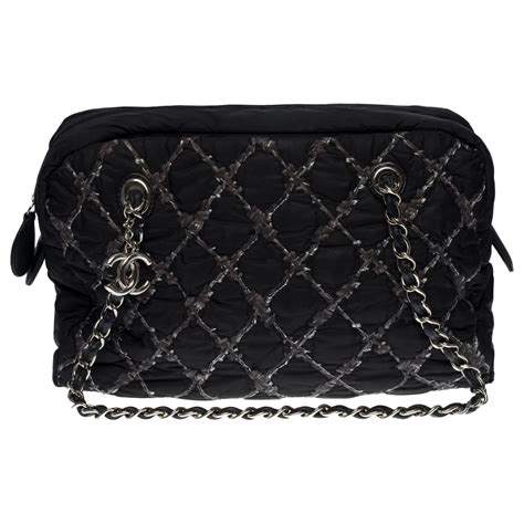 Magnifique Sac Bandouli Re Chanel Fourre Tout En Nylon Matelass Noir