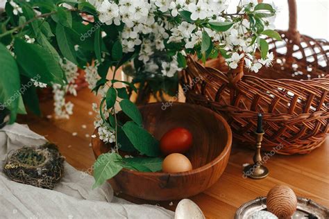 Vida Muerta Rural Con Estilo De Pascua Elegantes Huevos De Pascua Con