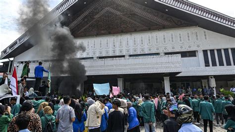 Demo Beringas Mahasiswa Aceh Tolak Pengungsi Rohingya Jadi Sorotan