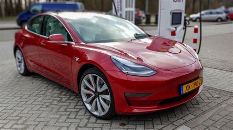 Preissenkung Tesla Model 3 Schon Für 35 000 Euro Erhältlich Golem De