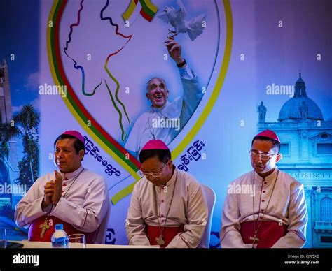 Yangon Yangon Region Myanmar 26th Nov 2017 Catholic Bishops Lead A Prayer Before A Press