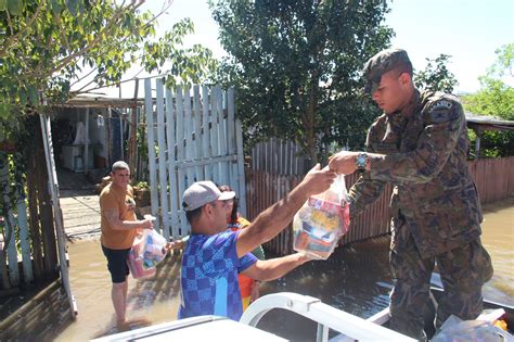 Solidariedade Nos C Us Fab Auxilia V Timas De Enchentes No Rs