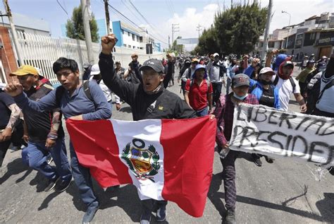 Declaran Estado De Emergencia De D As En Per Por Protestas