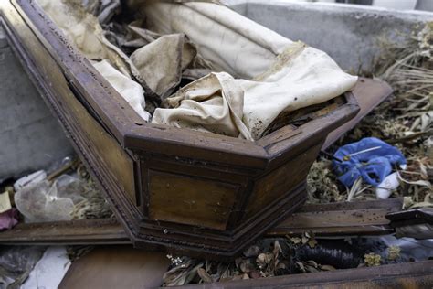 Coffin Found In The Chesapeake Bay Contained 100-Year-Old Skeleton | iHeart